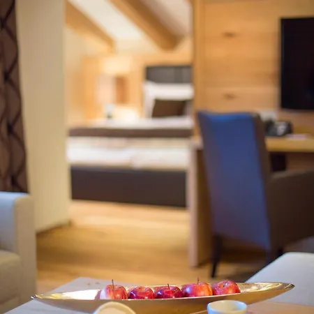 מלון Gemuetliche Dorfhotel Kaltenhauser 4*